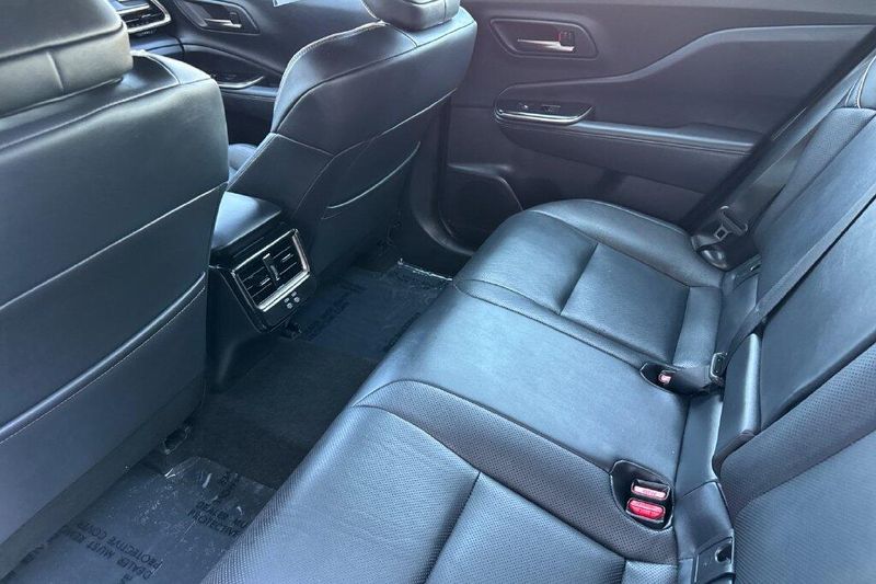 Used 2025 Toyota Crown Signia XLEImage 11