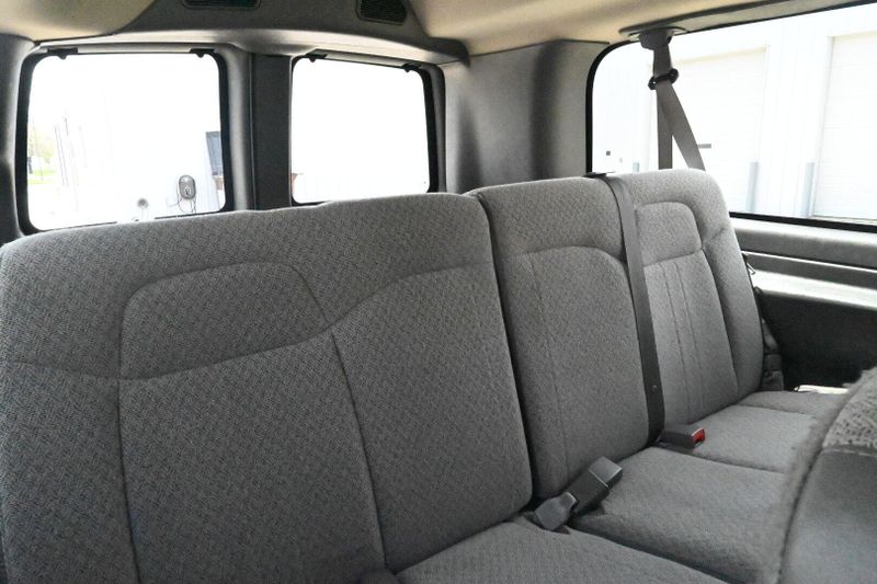 2023 GMC Savana Passenger LSImage 15