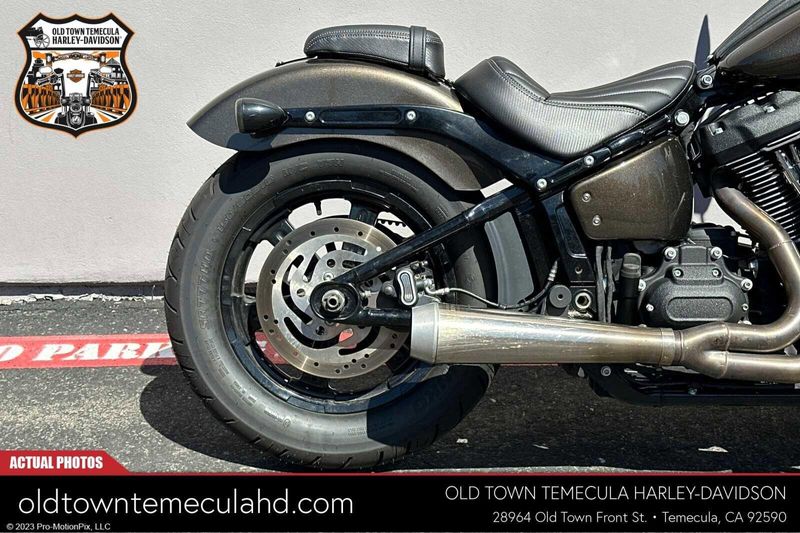 2022 Harley-Davidson Softail in a Black exterior color. BMW Motorcycles of Temecula – Southern California (951) 506-6903 bmwmotorcyclesoftemecula.com 