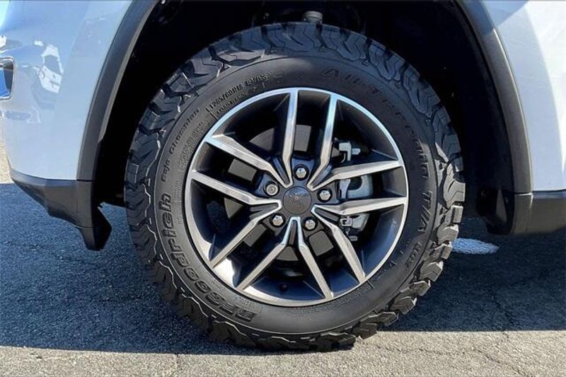 Used 2019 Jeep Grand Cherokee Laredo EImage 8