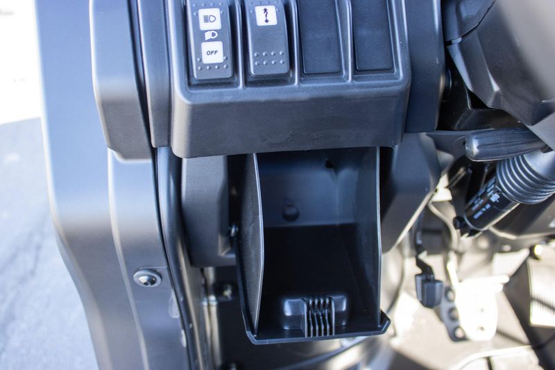 NEW 2026 CAN-AM DEFENDER MAX XT HD9 Image 25