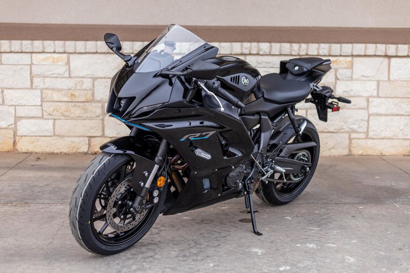 2025 Yamaha YZFR7 MATTE RAVEN BLACKImage 4