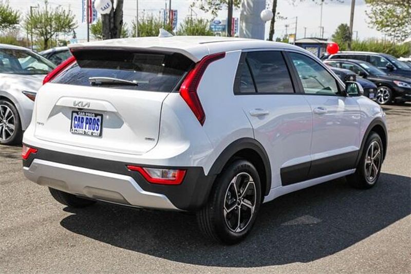 2025 Kia Niro LXImage 17