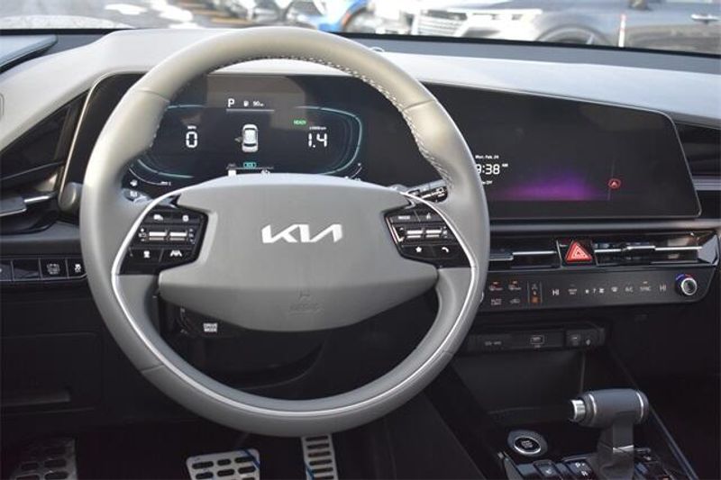 New 2025 Kia Niro EX TouringImage 19