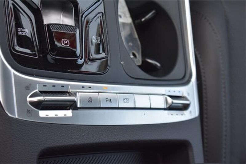 2025 Kia Carnival SX PrestigeImage 27