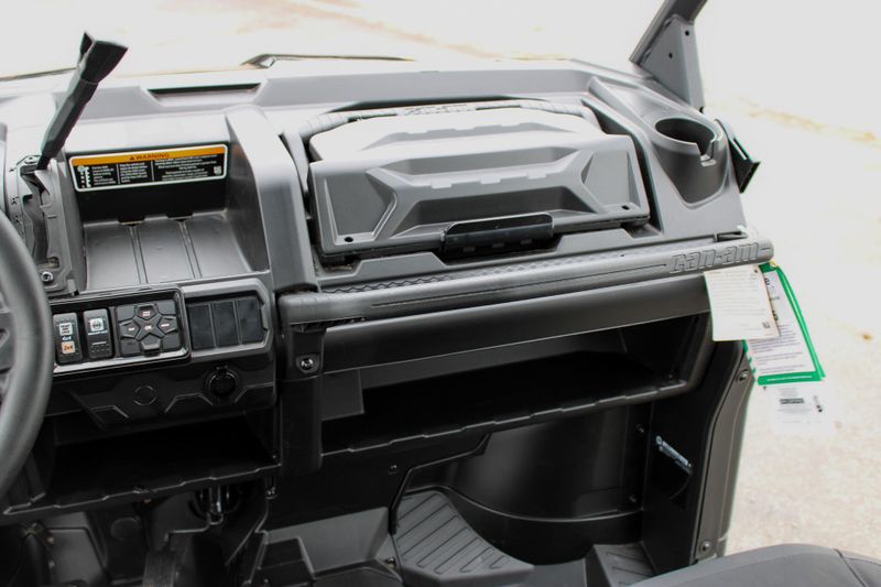 2025 Can-Am DEFENDER MAX LONE STAR HD10 STEALTH BLACK Image 12