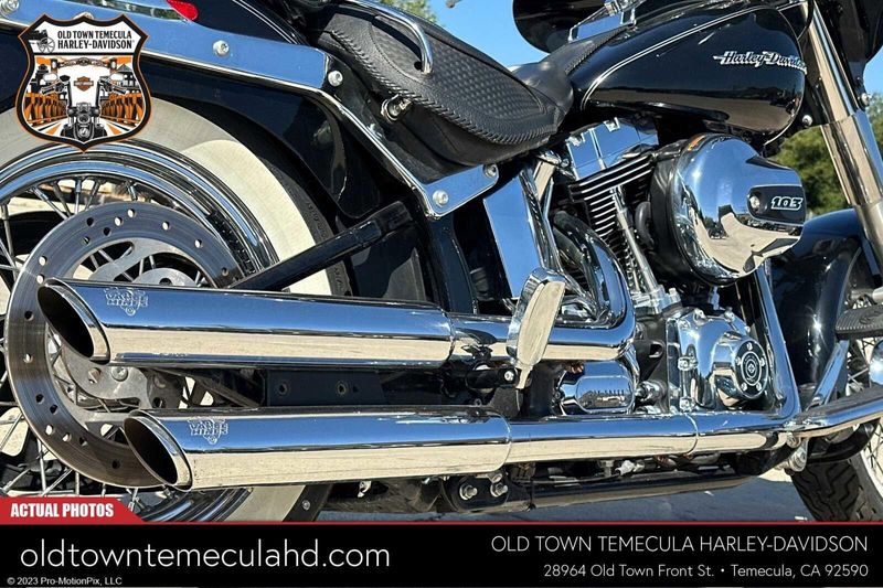 2016 Harley-Davidson Softail in a BLACK W/PINSTRIPE exterior color. BMW Motorcycles of Temecula – Southern California (951) 506-6903 bmwmotorcyclesoftemecula.com 