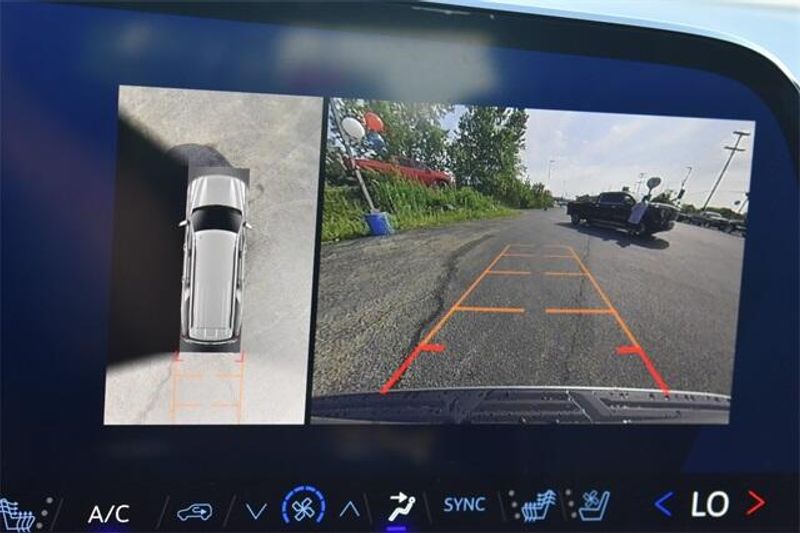 New 2025 Chevrolet Suburban PremierImage 34