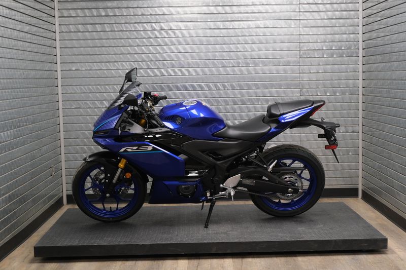 NEW 2026 YAMAHA YZFR3 ABS Image 6