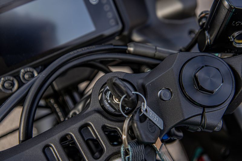 NEW 2026 YAMAHA YZFR3 ABS Image 3