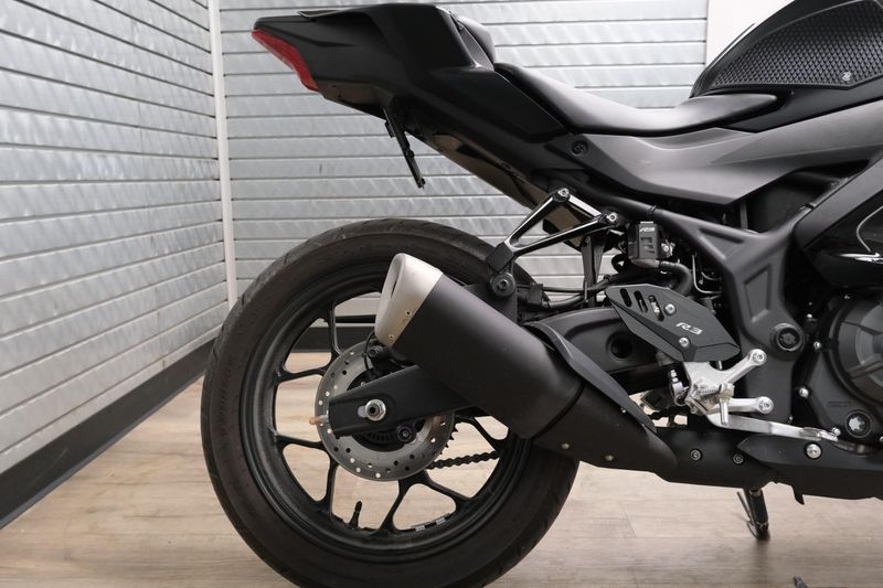 USED 2025 YAMAHA YZFR3 ABS Image 19