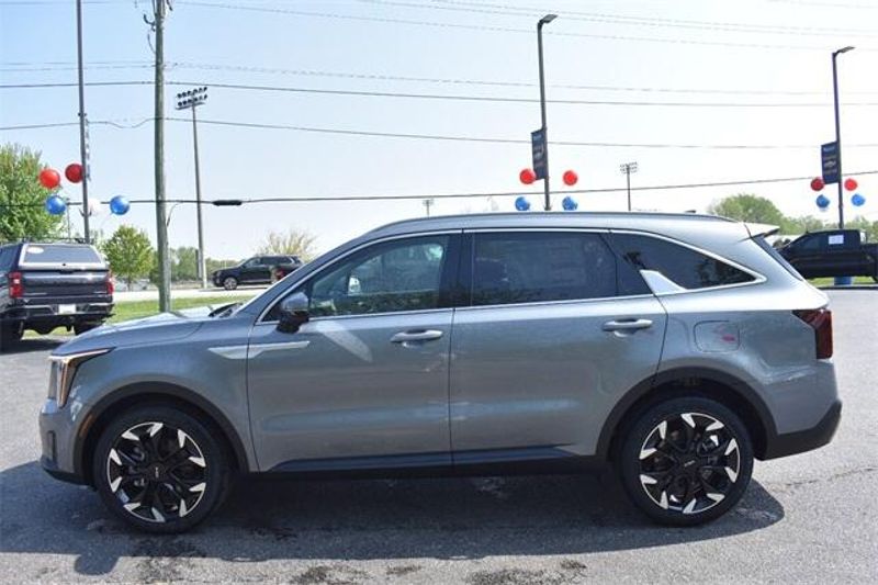 New 2025 Kia Sorento SXImage 6