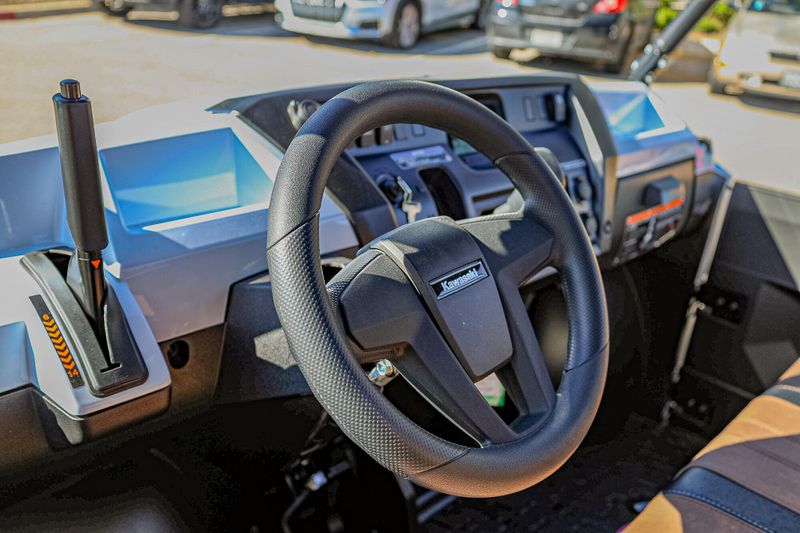 2025 Kawasaki MULE PROFXT 1000 LE PLATINUM RANCH EDITION METALLIC STARDUST WHITE Image 8