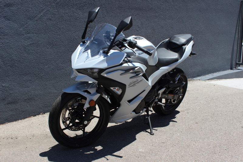 Used 2025 Kawasaki NINJA 500 Image 2