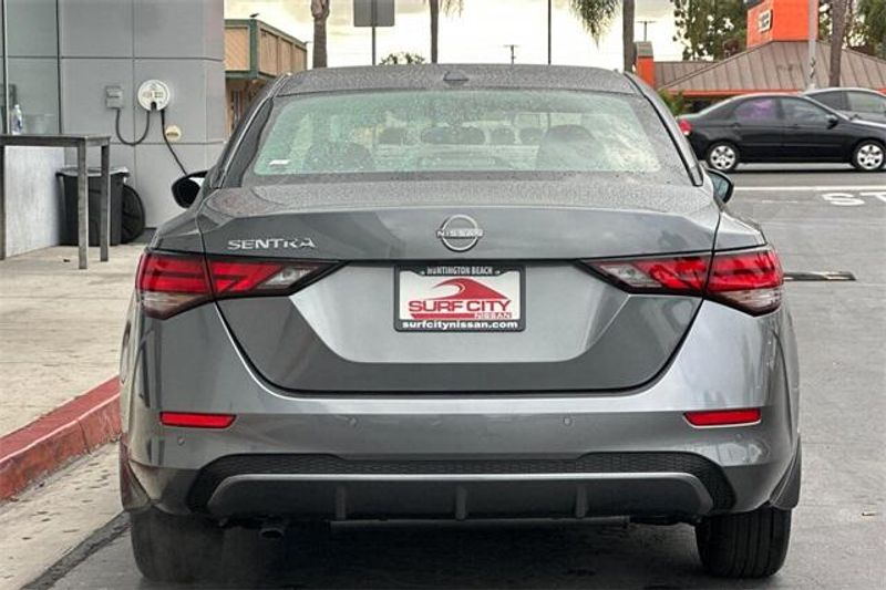 New 2025 Nissan Sentra SVImage 4