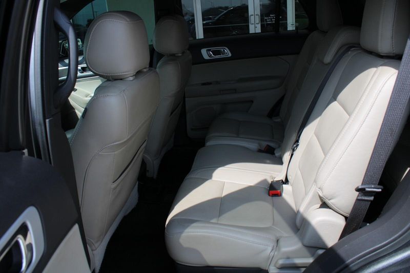 2015 Ford Explorer XLT photo 28