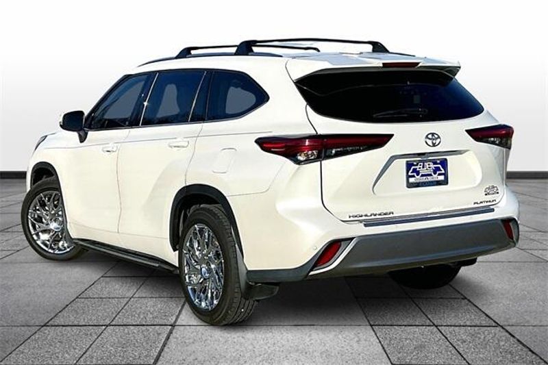 2020 Toyota Highlander PlatinumImage 12