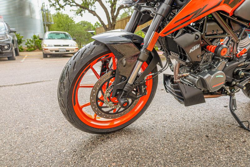 USED 2022 KTM DUKE 200 Image 5