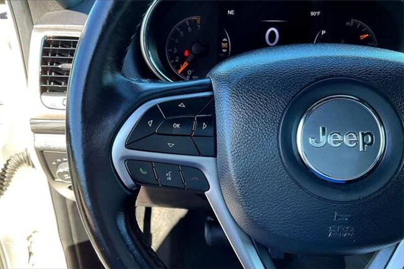 Used 2019 Jeep Grand Cherokee Laredo EImage 18