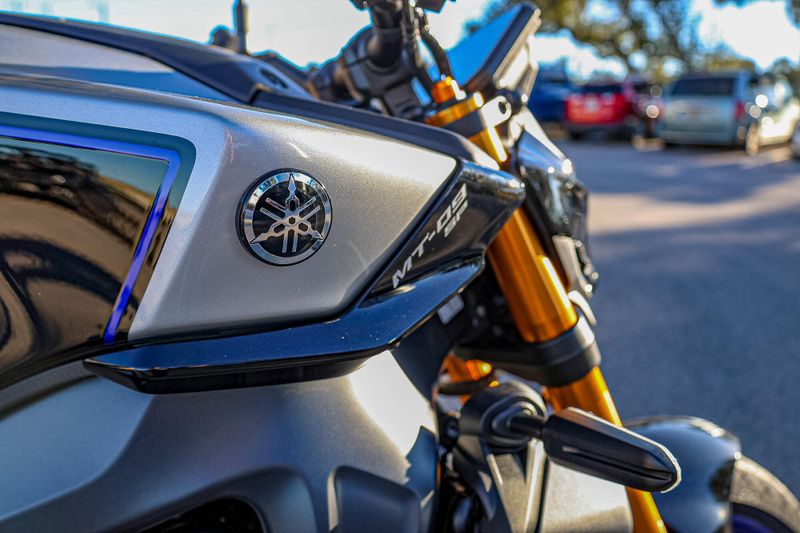2025 Yamaha MT09 SP  LIQUID METAL AND RAVEN Image 16