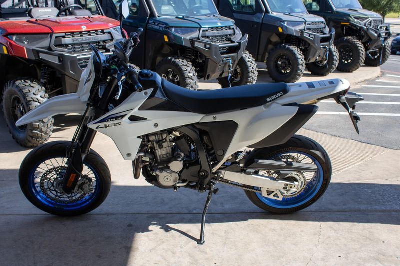 USED 2025 SUZUKI DRZ4SM Image 2