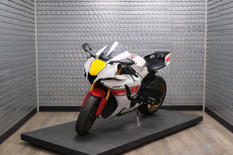 USED 2022 YAMAHA YZF-R1 Image 7