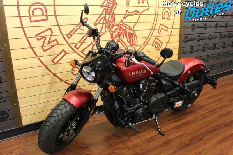 2025 Indian Motorcycle Scout Bobber Ltd w/ Tech Pkg Image 4