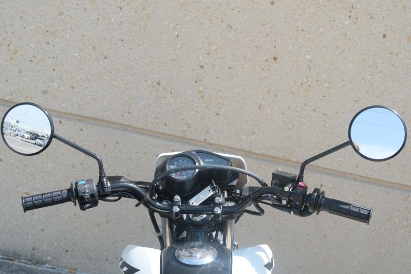 2025 Honda XR150L WHITE Image 8
