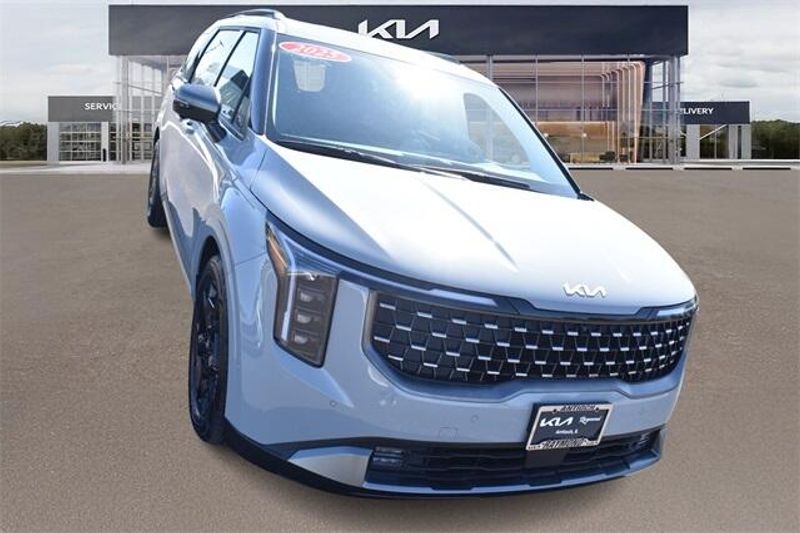 New 2025 Kia Carnival SX PrestigeImage 9