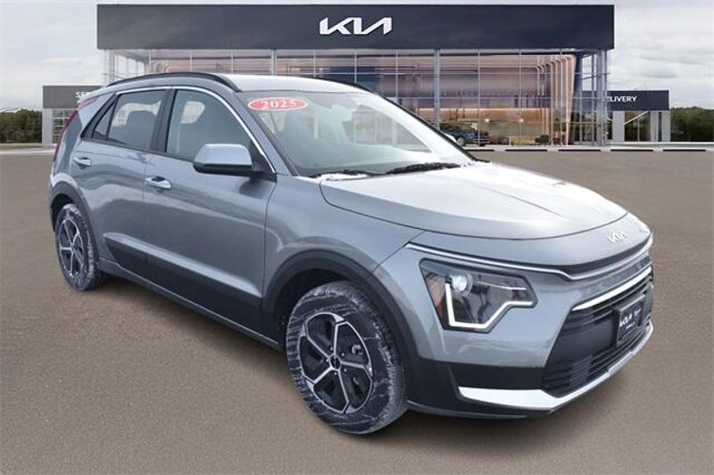 2025 Kia Niro LXImage 10