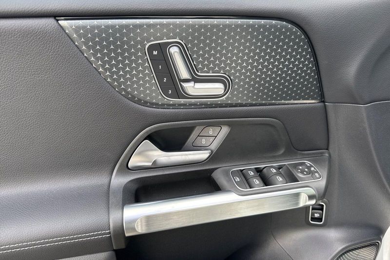 New 2026 Mercedes-Benz GLB 250Image 8