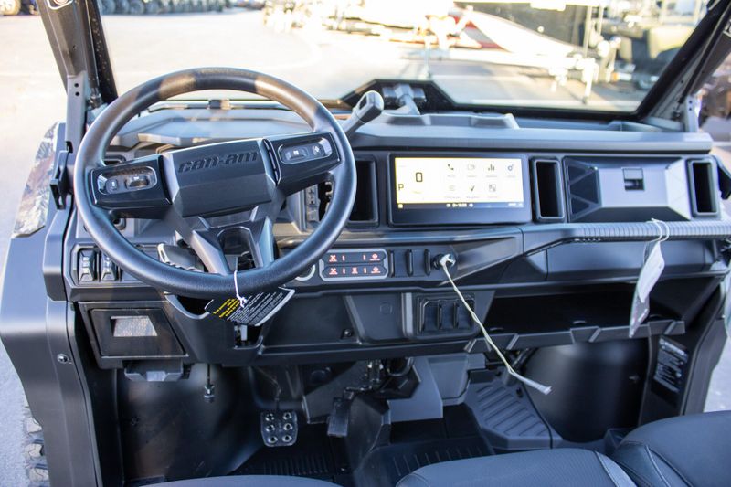 NEW 2026 CAN-AM DEFENDER MAX XT HD11 WITH 1025 INCH TOUCHSCREEN Image 17