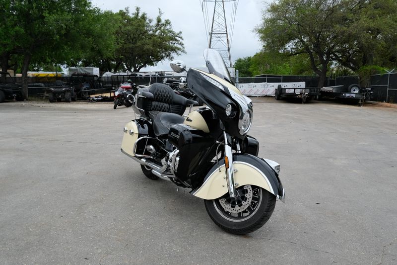 USED 2017 INDIAN MOTORCYCLE ROADMASTER Image 1