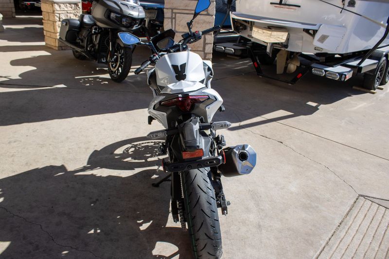 NEW 2026 KAWASAKI Z500 SE ABS Image 7