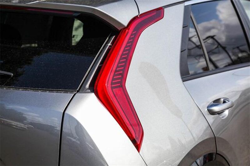 2025 Kia Niro SXImage 18