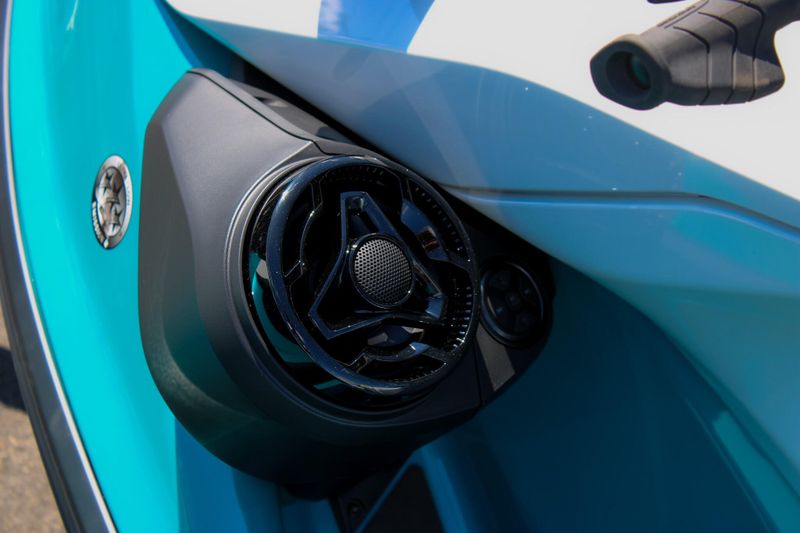 2025 SEADOO GTI SE 130 WITH SOUND SYSTEM IDF TEAL BLUE AND MANTA GREEN Image 4