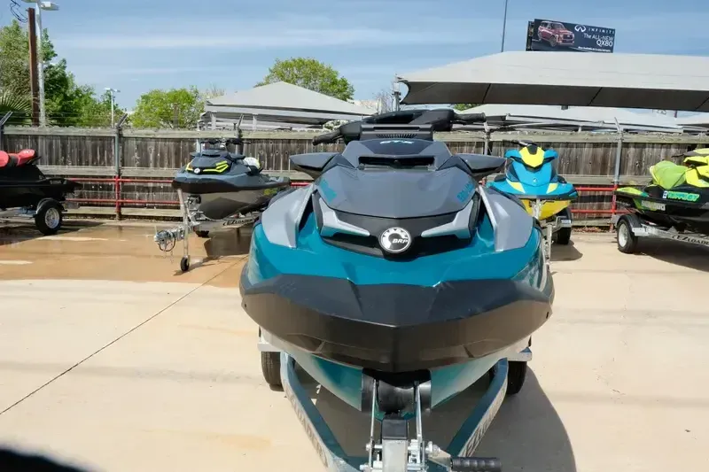 2025 SEADOO GTX 300 WITH SOUND SYSTEM IDF BLUE ABYSS AND GULFSTREAM BLUE Image 3