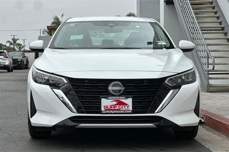 New 2025 Nissan Sentra SVImage 6