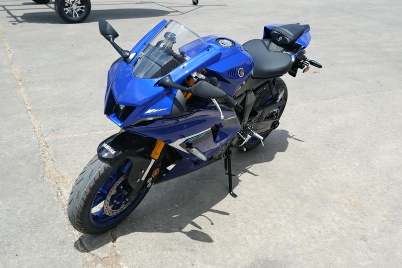 New 2025 Yamaha YZFR7 TEAM BLUE Image 14