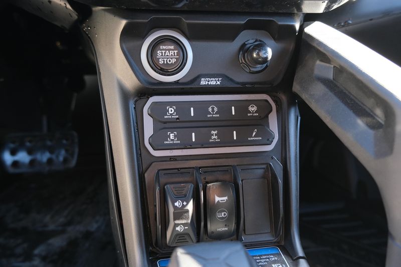 NEW 2026 CAN-AM MAVERICK R MAX X RC WITH SMARTSHOX 999T DCT Image 21