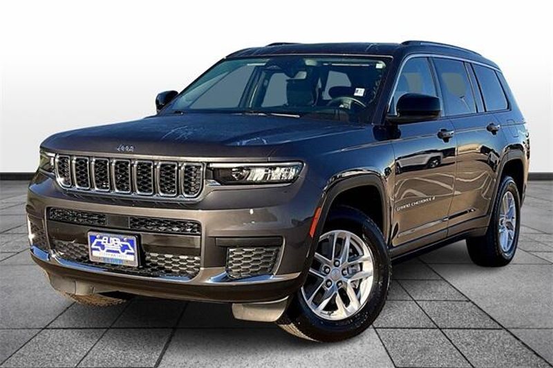 2022 Jeep Grand Cherokee L LaredoImage 2