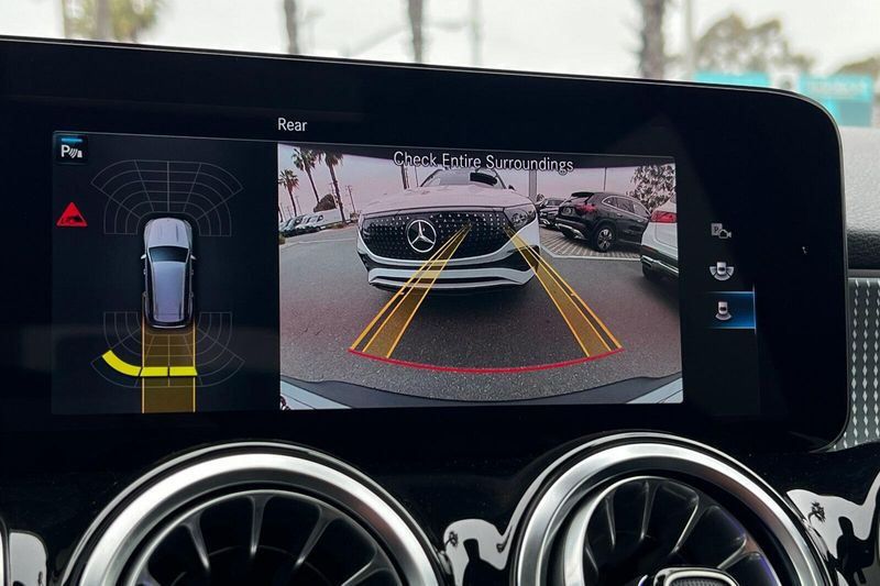 2023 Mercedes-Benz EQB 300Image 23