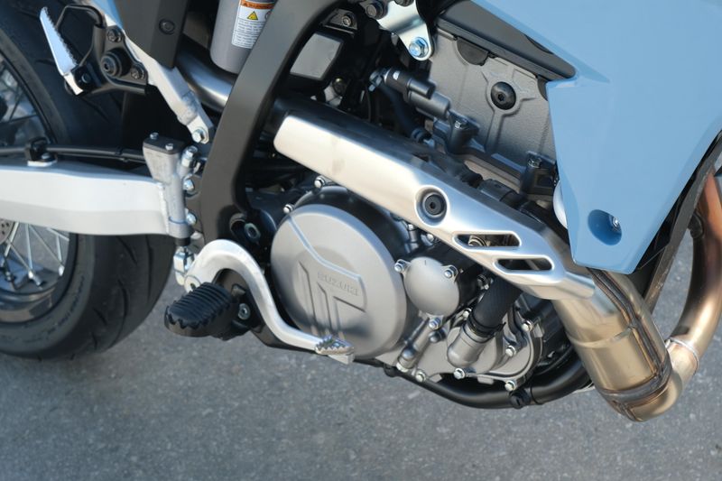 2025 Suzuki DRZ 4SM SKY GRAY Image 16