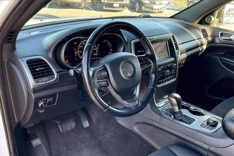 2019 Jeep Grand Cherokee LaredoImage 14