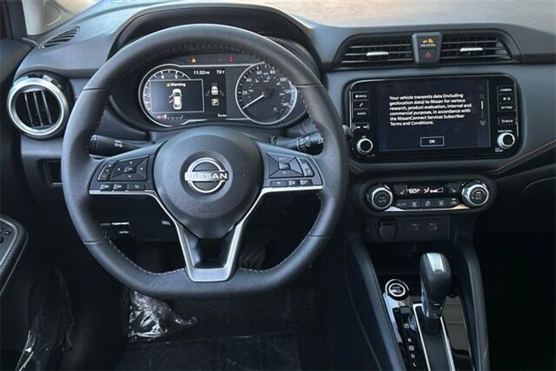 New 2025 Nissan Versa 1.6 SRImage 11