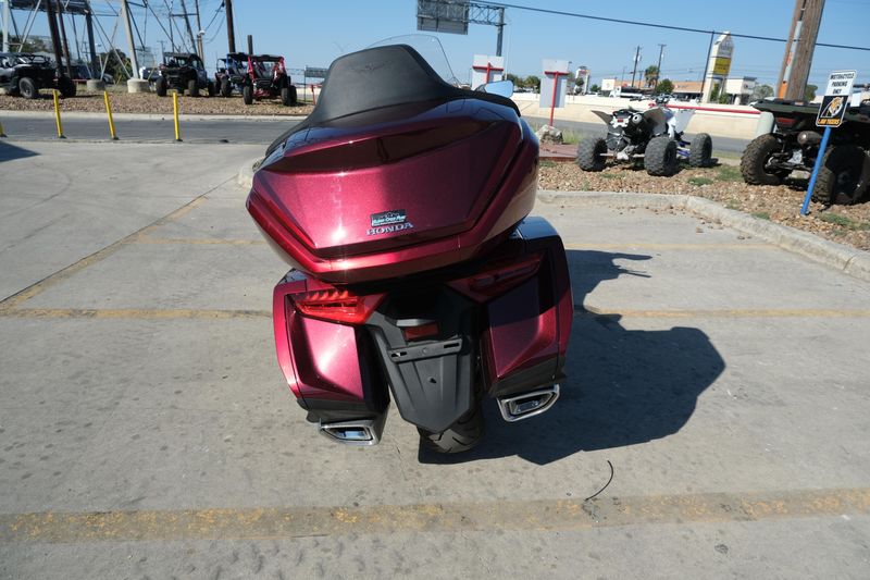 2023 Honda GOLDWING TOUR DCT REDImage 13