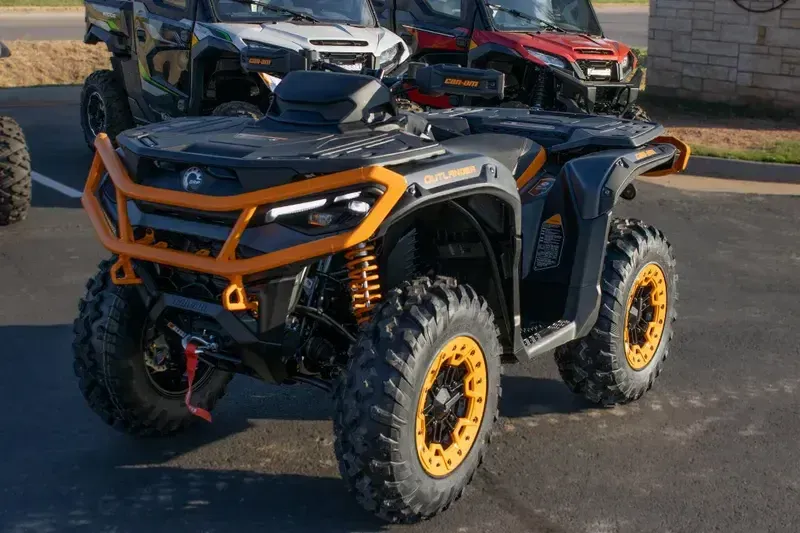 NEW 2026 CAN-AM OUTLANDER MAX XTP 1000R WITH SMARTSHOX Image 5