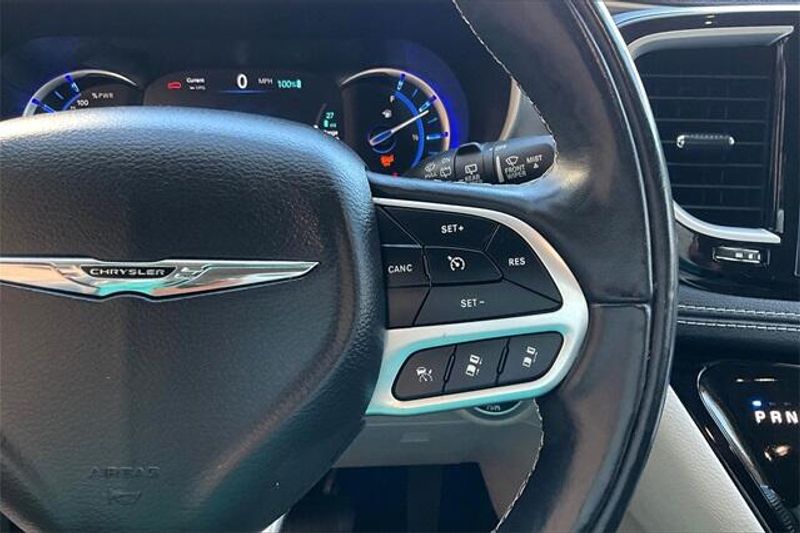 2022 Chrysler Pacifica Hybrid Touring LImage 19
