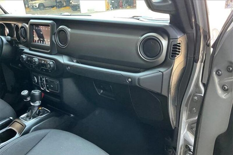 2022 Jeep Gladiator Willys photo 15