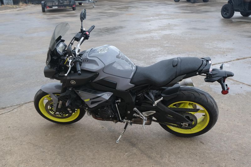 2017 Yamaha FZ10 GRAY Image 6